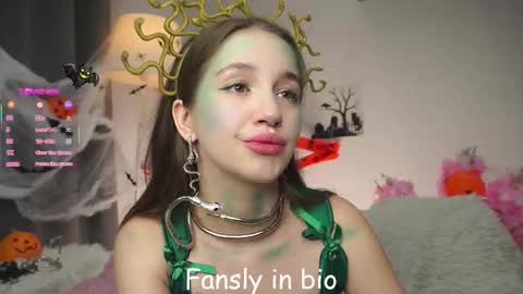 Dina online show from 10-30-25, 01:07