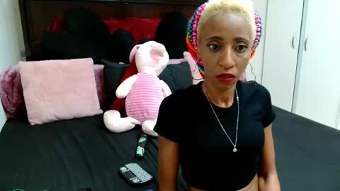 Snapshot of nubiangiggles chatting on 09-21-25, 07:04 Nubiangiggles online show from 09-21-25, 07:04