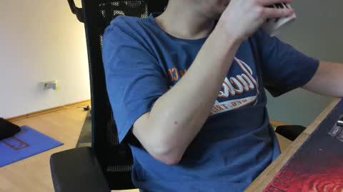 Snapshot of numlove chatting on 10-25-25, 07:49 Slave for Mistress and Master online show from 10-25-25, 07:49