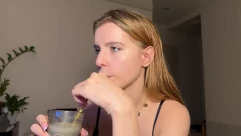 nura_foxx online show from 12-17-25, 01:11