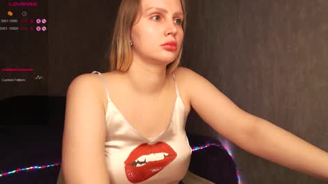 Snapshot of nutcrewlove chatting on 12-14-25, 08:46 WEELCOMEEEEEEEEEE online show from 12-14-25, 08:46