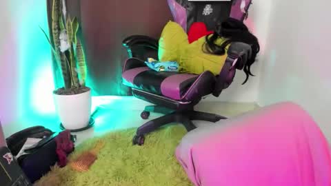 Nia online show from 11-20-25, 04:23