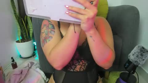 Nia online show from 02-05-26, 03:33