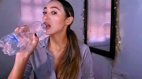 Nycole online show from 10-28-25, 06:10