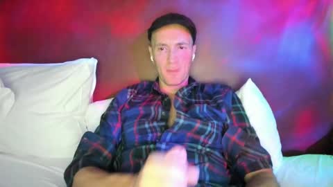 Snapshot of nyhudsonvalleyfun chatting on 11-18-25, 03:45 HudsonValleyNYfun online show from 11-18-25, 03:45