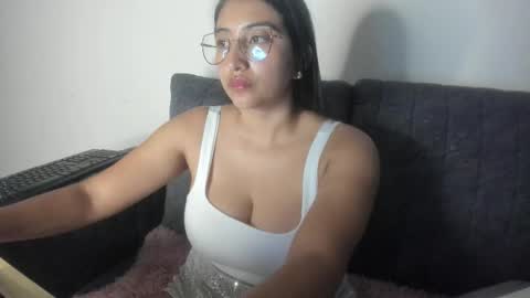 Snapshot of nykhor_paul chatting on 11-05-25, 10:54 Vanessa online show from 11-05-25, 10:54
