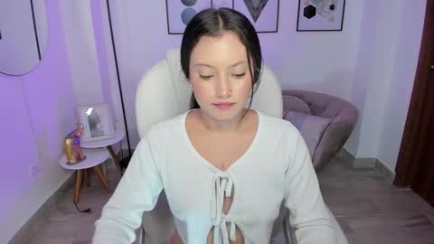 Snapshot of nylaa_rose chatting on 10-17-25, 07:05 nylaa_rose online show from 10-17-25, 07:05