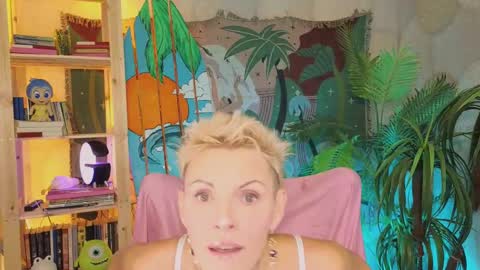 nymphvariety online show from 10-11-25, 05:28