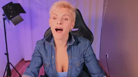 nymphvariety online show from 11-09-25, 05:50