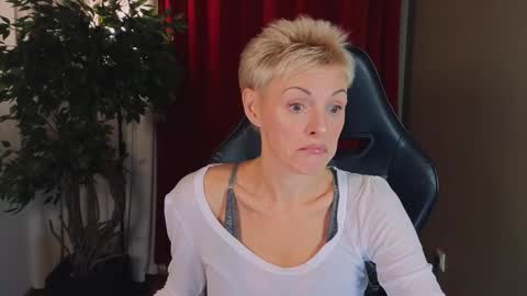 nymphvariety online show from 11-13-25, 05:39