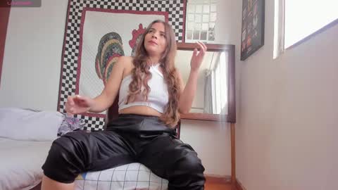 Snapshot of nyusha619933 chatting on 12-16-24, 01:00 Laura nyu online show from 12-16-24, 01:00