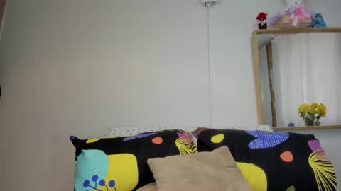 Snapshot of nyusha619933 chatting on 10-27-25, 08:46 Laura nyu online show from 10-27-25, 08:46