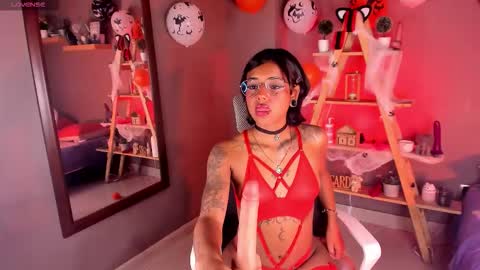 Snapshot of nyxmoonhells chatting on 10-20-25, 10:10 Nyx online show from 10-20-25, 10:10