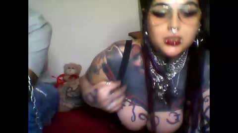 Snapshot of nyxvelon chatting on 10-18-25, 08:09 Domina Nyx online show from 10-18-25, 08:09