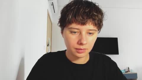 Snapshot of octopussy69x chatting on 12-15-25, 03:22 Evie online show from 12-15-25, 03:22