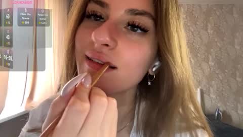 Mia online show from 09-14-25, 09:30