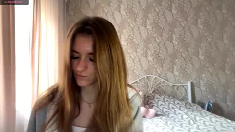 Mia online show from 09-17-25, 09:33