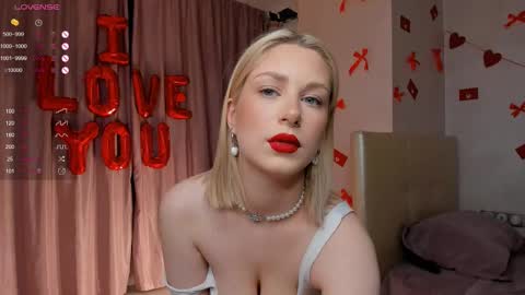 Snapshot of odelyncure chatting on 02-18-25, 06:26 Lynna online show from 02-18-25, 06:26