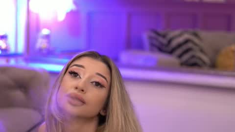 Odette online show from 10-17-25, 05:21