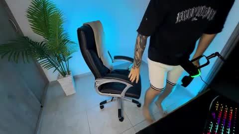 Snapshot of odin_blake chatting on 10-09-25, 02:09 ODIN online show from 10-09-25, 02:09