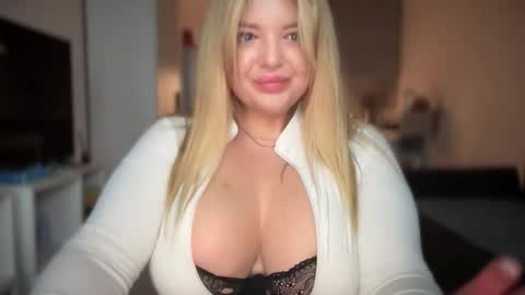 Snapshot of odriolsen chatting on 10-22-25, 06:02 Odri online show from 10-22-25, 06:02