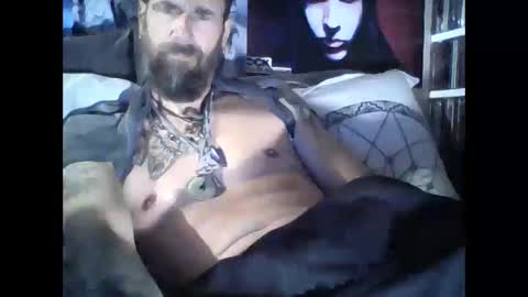 Snapshot of oedipe666 chatting on 12-12-24, 03:37 oedipe666cam online show from 12-12-24, 03:37