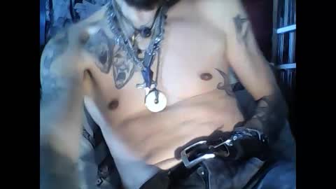Snapshot of oedipe666 chatting on 02-21-25, 01:00 oedipe666cam online show from 02-21-25, 01:00