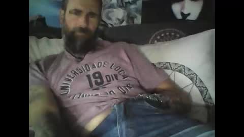 Snapshot of oedipe666 chatting on 09-26-25, 01:04 oedipe666cam online show from 09-26-25, 01:04