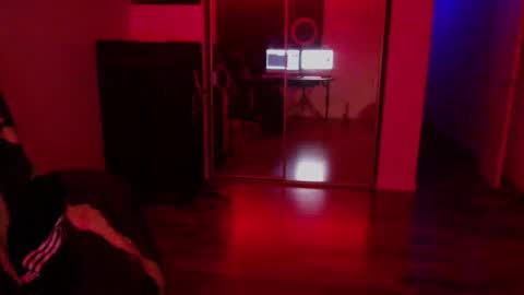 Snapshot of officialmoneyxxx chatting on 11-18-25, 09:03 Money online show from 11-18-25, 09:03