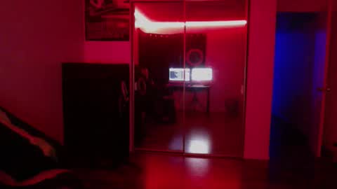 Snapshot of officialmoneyxxx chatting on 11-30-25, 02:37 Money online show from 11-30-25, 02:37