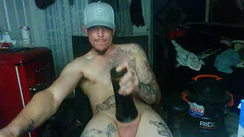 Snapshot of oh_you_know69 chatting on 10-16-25, 11:44 who dares toss me some tips lets have fun online show from 10-16-25, 11:44