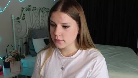 Caitlyn or Catie online show from 10-06-25, 01:36