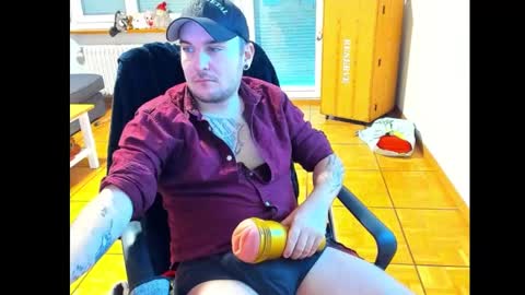 Snapshot of ohihoe92 chatting on 12-03-24, 07:43 Chris online show from 12-03-24, 07:43