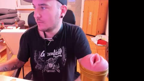 Snapshot of ohihoe92 chatting on 09-18-25, 05:42 Chris online show from 09-18-25, 05:42