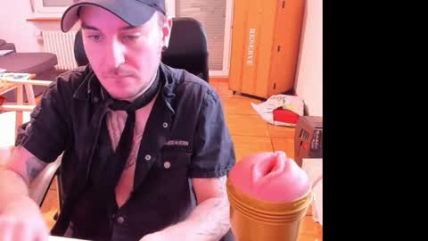 Snapshot of ohihoe92 chatting on 01-08-26, 09:22 Chris online show from 01-08-26, 09:22