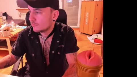 Snapshot of ohihoe92 chatting on 02-12-26, 05:08 Chris online show from 02-12-26, 05:08