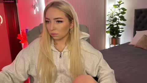 Emma online show from 11-03-25, 01:19