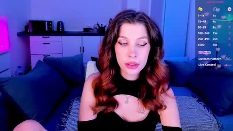 Snapshot of ohmymiami_ chatting on 11-07-25, 07:03 Light online show from 11-07-25, 07:03