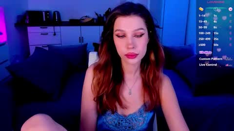 Snapshot of ohmymiami_ chatting on 11-08-25, 08:29 Light online show from 11-08-25, 08:29