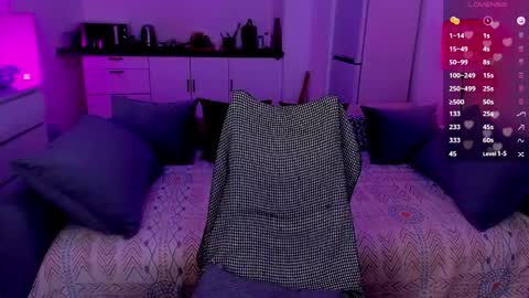 Snapshot of ohmymiami_ chatting on 11-14-25, 11:13 Light online show from 11-14-25, 11:13