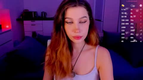 Snapshot of ohmymiami_ chatting on 11-22-25, 06:18 Light online show from 11-22-25, 06:18