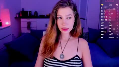 Snapshot of ohmymiami_ chatting on 11-24-25, 10:42 Light online show from 11-24-25, 10:42