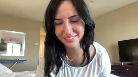 riley online show from 10-08-25, 02:47