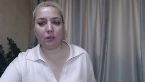 Snapshot of ohsweetiren chatting on 10-09-25, 06:55 Iren online show from 10-09-25, 06:55