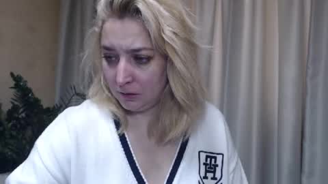 Snapshot of ohsweetiren chatting on 10-18-25, 06:58 Iren online show from 10-18-25, 06:58