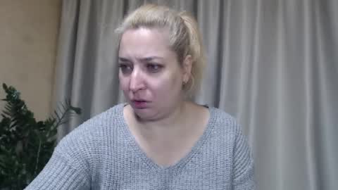 Snapshot of ohsweetiren chatting on 10-19-25, 02:34 Iren online show from 10-19-25, 02:34