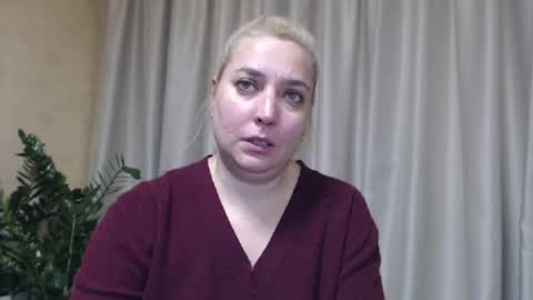 Snapshot of ohsweetiren chatting on 10-29-25, 07:21 Iren online show from 10-29-25, 07:21