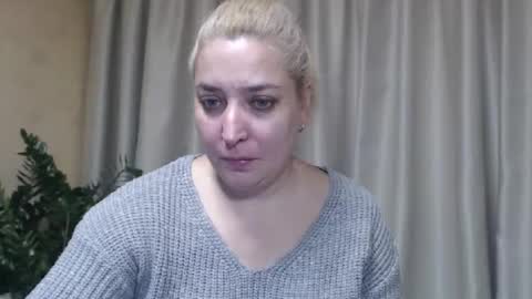 Snapshot of ohsweetiren chatting on 11-02-25, 07:44 Iren online show from 11-02-25, 07:44