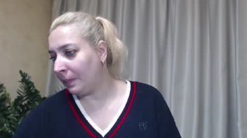 Snapshot of ohsweetiren chatting on 11-03-25, 07:09 Iren online show from 11-03-25, 07:09