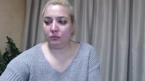 Snapshot of ohsweetiren chatting on 11-06-25, 07:42 Iren online show from 11-06-25, 07:42